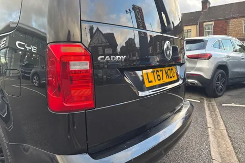 LT67NZO Volkswagen Caddy Maxi Life 2.0 TDI BlueMotion Tech DSG Euro 6 (s/s) 5dr Thumbnail #17