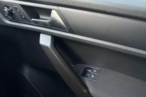 LT67NZO Volkswagen Caddy Maxi Life 2.0 TDI BlueMotion Tech DSG Euro 6 (s/s) 5dr Thumbnail #19