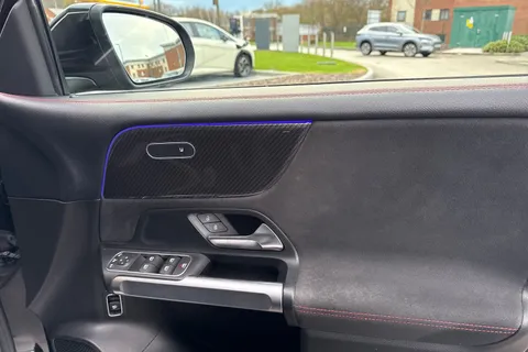 KW20DCF Mercedes-Benz Glb 2.0 GLB220d AMG Line (Premium) 8G-DCT 4MATIC Euro 6 (s/s) 5dr (5 Seat) Thumbnail #22