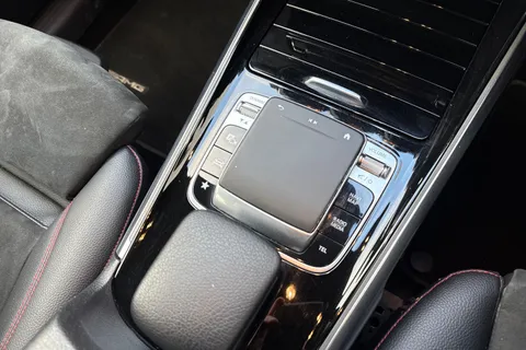 KW20DCF Mercedes-Benz Glb 2.0 GLB220d AMG Line (Premium) 8G-DCT 4MATIC Euro 6 (s/s) 5dr (5 Seat) Thumbnail #24