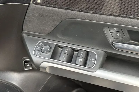 KW20DCF Mercedes-Benz Glb 2.0 GLB220d AMG Line (Premium) 8G-DCT 4MATIC Euro 6 (s/s) 5dr (5 Seat) Thumbnail #42