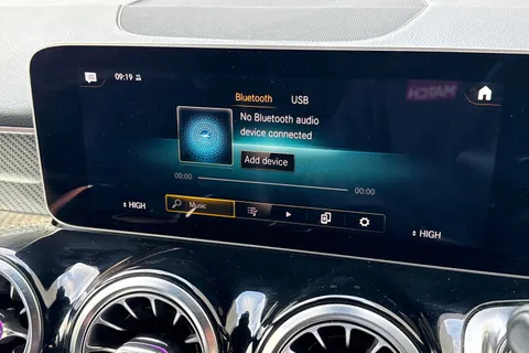 KW20DCF Mercedes-Benz Glb 2.0 GLB220d AMG Line (Premium) 8G-DCT 4MATIC Euro 6 (s/s) 5dr (5 Seat) Thumbnail #49