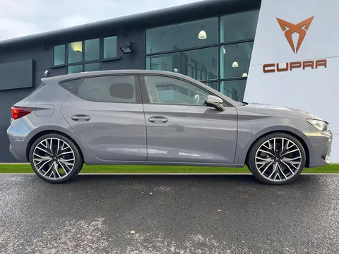 KM25CBF CUPRA Leon 2.0 TSI 300 VZ2 5dr DSG **PANORAMIC SUNROOF** Thumbnail #3