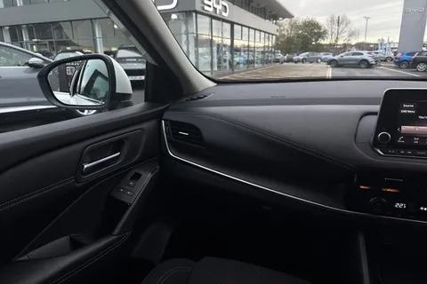FV23SBO Nissan Qashqai 1.3 DIG-T MHEV Acenta Premium XTRON Euro 6 (s/s) 5dr Thumbnail #16