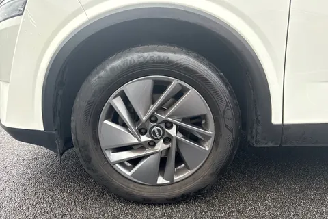 FV23SBO Nissan Qashqai 1.3 DIG-T MHEV Acenta Premium XTRON Euro 6 (s/s) 5dr Thumbnail #24
