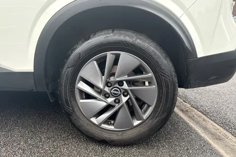 FV23SBO Nissan Qashqai 1.3 DIG-T MHEV Acenta Premium XTRON Euro 6 (s/s) 5dr Thumbnail #25