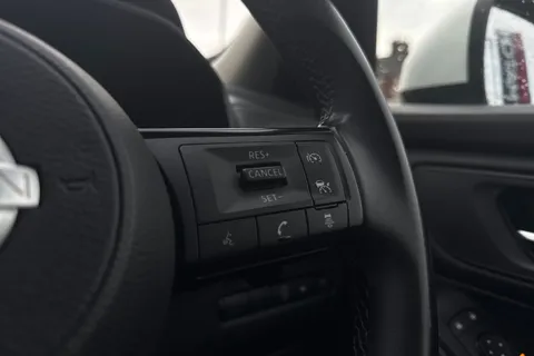 FV23SBO Nissan Qashqai 1.3 DIG-T MHEV Acenta Premium XTRON Euro 6 (s/s) 5dr Thumbnail #36