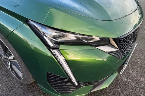 YE72BLJ PEUGEOT 308 1.2 PureTech GT EAT Euro 6 (s/s) 5dr Thumbnail #9