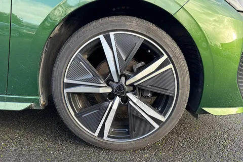 YE72BLJ PEUGEOT 308 1.2 PureTech GT EAT Euro 6 (s/s) 5dr Thumbnail #10