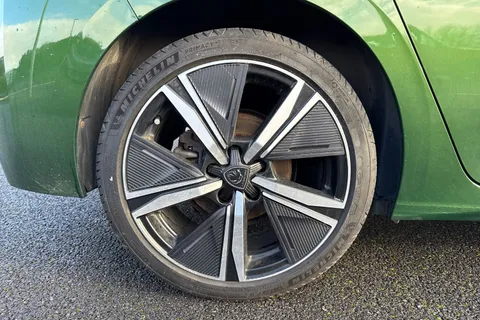 YE72BLJ PEUGEOT 308 1.2 PureTech GT EAT Euro 6 (s/s) 5dr Thumbnail #11