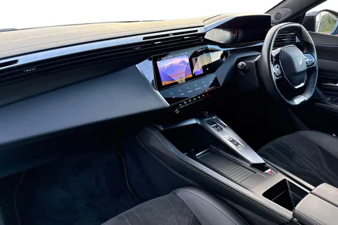 YE72BLJ PEUGEOT 308 1.2 PureTech GT EAT Euro 6 (s/s) 5dr Thumbnail #15