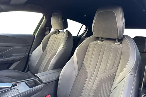 YE72BLJ PEUGEOT 308 1.2 PureTech GT EAT Euro 6 (s/s) 5dr Thumbnail #16