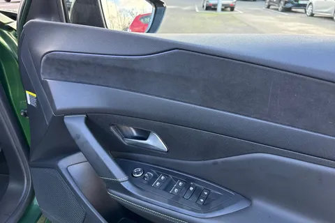 YE72BLJ PEUGEOT 308 1.2 PureTech GT EAT Euro 6 (s/s) 5dr Thumbnail #21