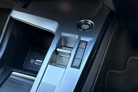 YE72BLJ PEUGEOT 308 1.2 PureTech GT EAT Euro 6 (s/s) 5dr Thumbnail #23