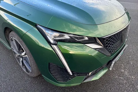 YE72BLJ PEUGEOT 308 1.2 PureTech GT EAT Euro 6 (s/s) 5dr Thumbnail #25