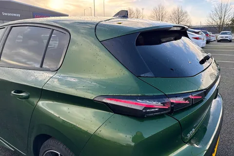 YE72BLJ PEUGEOT 308 1.2 PureTech GT EAT Euro 6 (s/s) 5dr Thumbnail #31