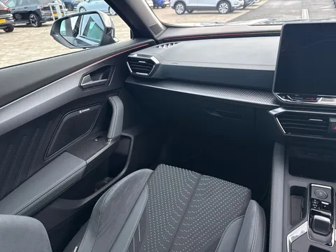 DE25PYH CUPRA Formentor 2.0 TSI 333 VZ3 5dr DSG 4Drive **PANORAMIC SUNROOF** Thumbnail #16