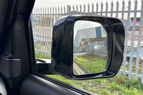 18 of 40 for Land Rover Defender 90 3.0 D250 MHEV HSE Auto 4WD Euro 6 (s/s) 3dr