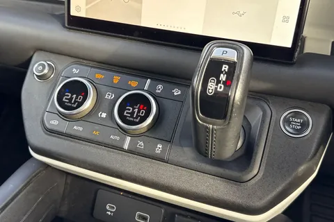 19 of 40 for Land Rover Defender 90 3.0 D250 MHEV HSE Auto 4WD Euro 6 (s/s) 3dr