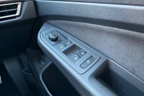 KJ25CZB Volkswagen Golf 1.5 TSI 272 GTE eHybrid 5dr DSG Thumbnail #22