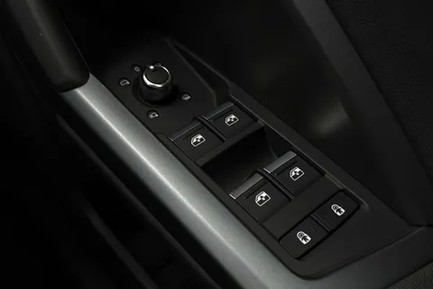 DF74KGO Audi Q3 S line 35 TFSI  150 PS S tronic Thumbnail #40