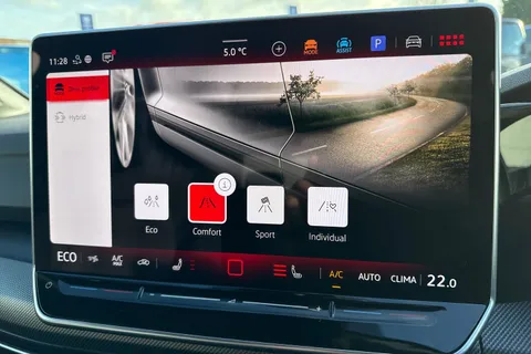 KJ25CZB Volkswagen Golf 1.5 TSI 272 GTE eHybrid 5dr DSG Thumbnail #48