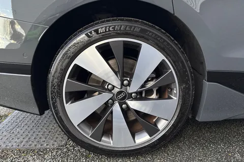 KY25FNA Audi A6 E-Tron Sportback 100kWh Performance S line Auto 5dr Thumbnail #12