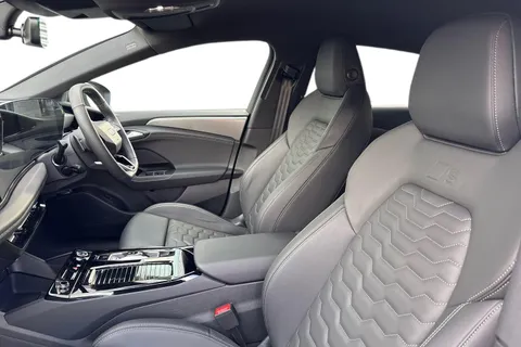 KY25FNA Audi A6 E-Tron Sportback 100kWh Performance S line Auto 5dr Thumbnail #17