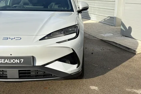DE75FFB BYD Sealion 7 91.3kWh Excellence Auto AWD 5dr Thumbnail #26