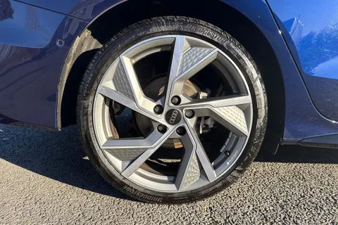 KM25EZV Audi A3 Black Edition 35 TFSI 150 PS S tronic Thumbnail #12