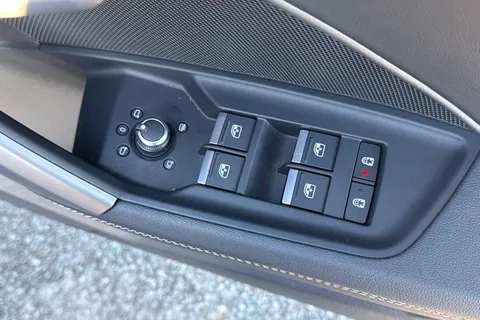 KM25EZV Audi A3 Black Edition 35 TFSI 150 PS S tronic Thumbnail #22