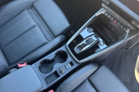 KM25EZV Audi A3 Black Edition 35 TFSI 150 PS S tronic Thumbnail #24