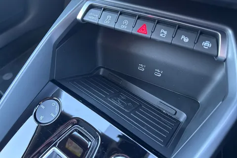 KM25EZV Audi A3 Black Edition 35 TFSI 150 PS S tronic Thumbnail #49