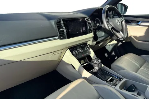 CT19VHG Škoda Karoq 1.5 TSI ACT Edition DSG 4WD Euro 6 (s/s) 5dr Thumbnail #16