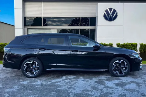DE25URF Volkswagen Passat 1.5 TSI eHybrid 272 R-Line 5dr DSG⭐ Sunroof, Driver Assistance Pack, Info P Thumbnail #4