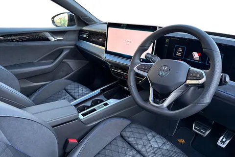 DE25URF Volkswagen Passat 1.5 TSI eHybrid 272 R-Line 5dr DSG⭐ Sunroof, Driver Assistance Pack, Info P Thumbnail #15