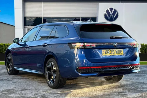 KR25WDE Volkswagen Passat 1.5 TSI eHybrid 204PS R-Line 5dr DSG ⭐Heated seats, Rear-view camera, Keyle Thumbnail #3