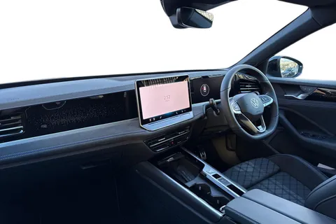 KR25WDE Volkswagen Passat 1.5 TSI eHybrid 204PS R-Line 5dr DSG ⭐Heated seats, Rear-view camera, Keyle Thumbnail #10