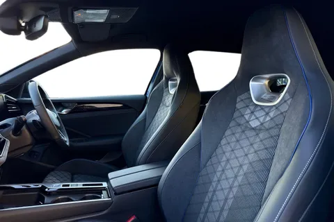 KR25WDE Volkswagen Passat 1.5 TSI eHybrid 204PS R-Line 5dr DSG ⭐Heated seats, Rear-view camera, Keyle Thumbnail #12