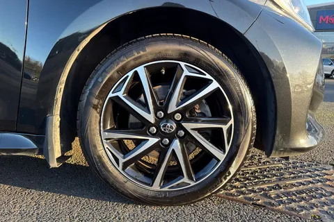 10 of 64 for Toyota Yaris 1.5 VVT-h Design E-CVT Euro 6 (s/s) 5dr