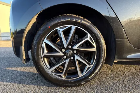 11 of 64 for Toyota Yaris 1.5 VVT-h Design E-CVT Euro 6 (s/s) 5dr