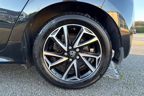 13 of 64 for Toyota Yaris 1.5 VVT-h Design E-CVT Euro 6 (s/s) 5dr