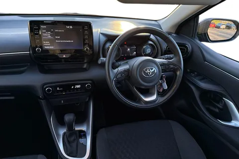 18 of 64 for Toyota Yaris 1.5 VVT-h Design E-CVT Euro 6 (s/s) 5dr