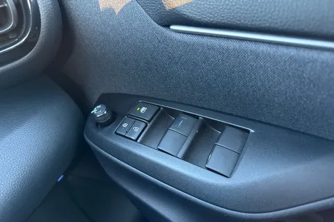 38 of 64 for Toyota Yaris 1.5 VVT-h Design E-CVT Euro 6 (s/s) 5dr