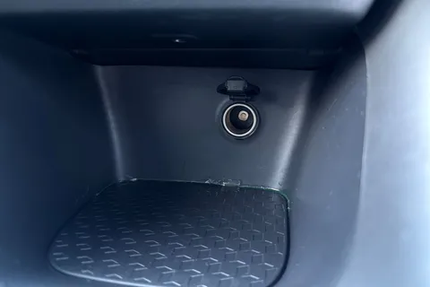 48 of 64 for Toyota Yaris 1.5 VVT-h Design E-CVT Euro 6 (s/s) 5dr