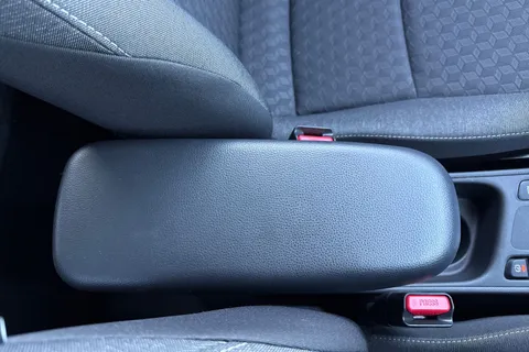 53 of 64 for Toyota Yaris 1.5 VVT-h Design E-CVT Euro 6 (s/s) 5dr