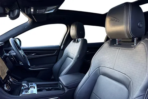 11 of 61 for Jaguar F-Pace 2.0 D200 MHEV R-Dynamic HSE Black Auto AWD Euro 6 (s/s) 5dr