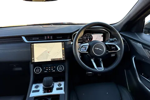 13 of 61 for Jaguar F-Pace 2.0 D200 MHEV R-Dynamic HSE Black Auto AWD Euro 6 (s/s) 5dr