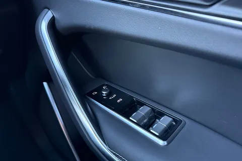 18 of 61 for Jaguar F-Pace 2.0 D200 MHEV R-Dynamic HSE Black Auto AWD Euro 6 (s/s) 5dr