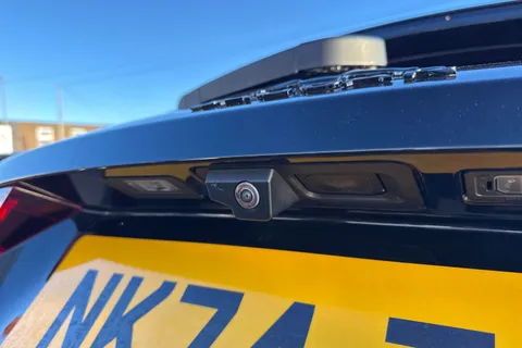 27 of 61 for Jaguar F-Pace 2.0 D200 MHEV R-Dynamic HSE Black Auto AWD Euro 6 (s/s) 5dr